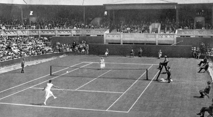 Suzanne Lenglen (FRA) in the foreground